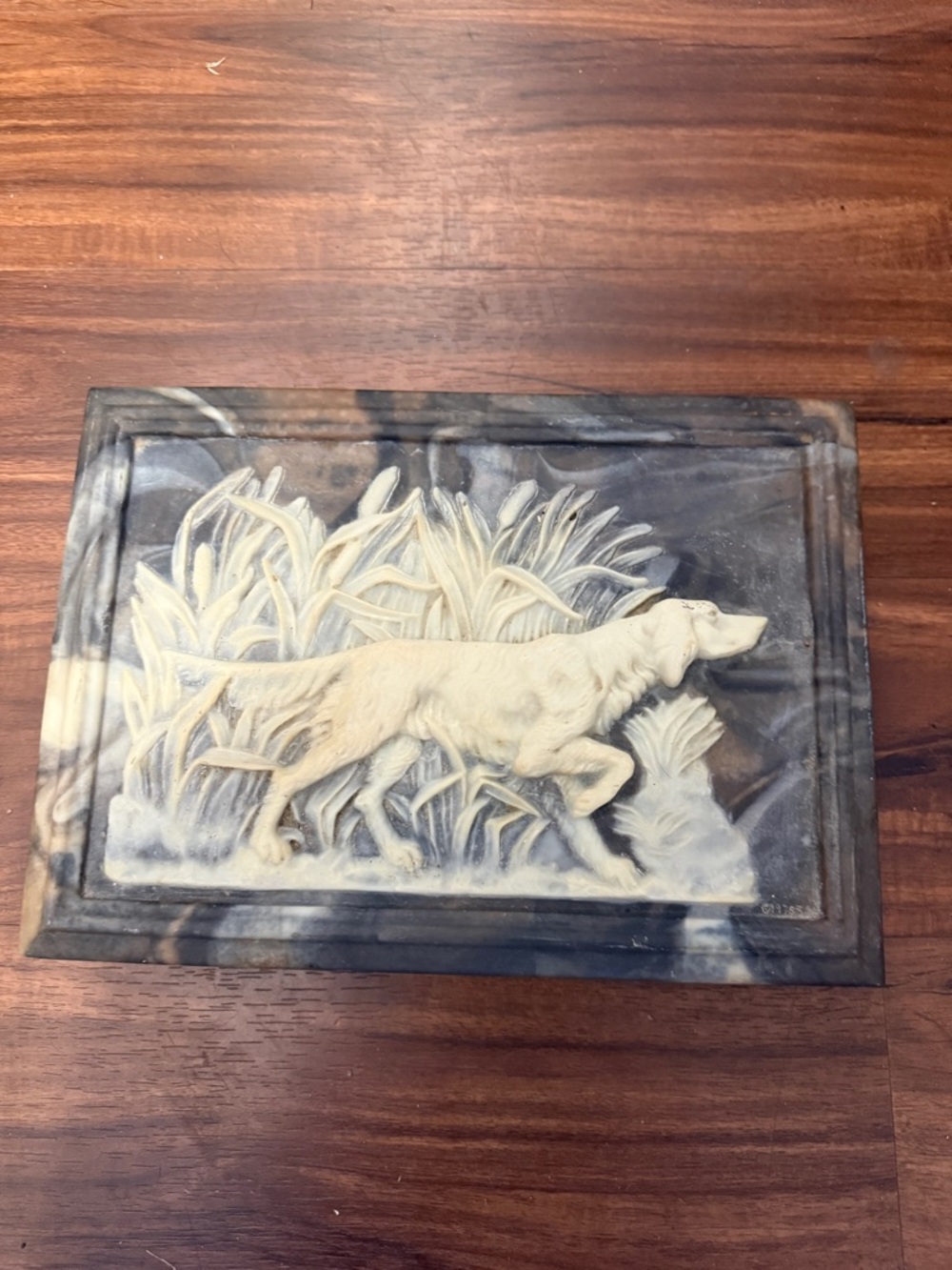 VTG 1975 American Walnut & Bas Relief Hunting Dog Humidor or jewelry box